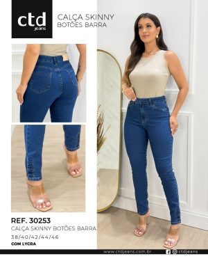 Calça Skinny Feminina com Botões na Barra em Jeans com Lycra