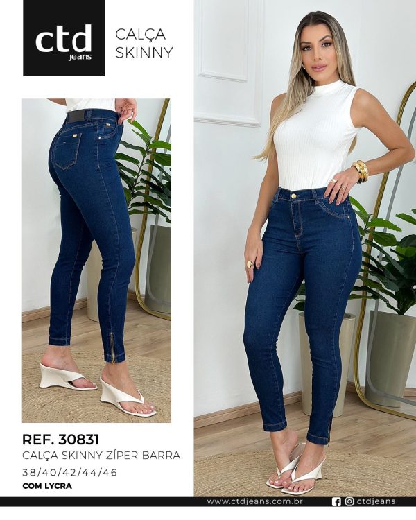 Calça Skinny Feminina em Jeans Escuro com Zíper na Barra