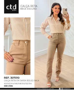 Calça Reta em Sarja com Lycra e Bolso Faca – Cor Bege Escuro